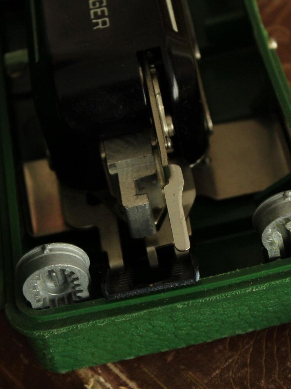 Vintage 1940s Singer Buttonholer Model #160506 Complete Kit, Manual and Case 5 C - Picture 15 of 16